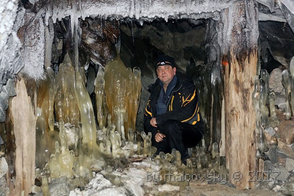 Южный Урал. Слюдяной рудник в п. Слюдорудник и его заброшенные штольни. Поход в шахты за слюдой