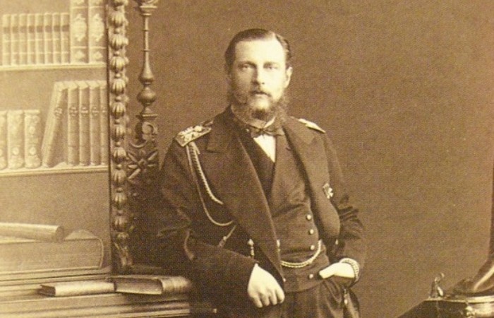 Константин Николаевич влюбился Александру с первого взгляда.