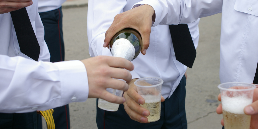 Общага, шампанское, икра: Зарисовки из армейской жизни...