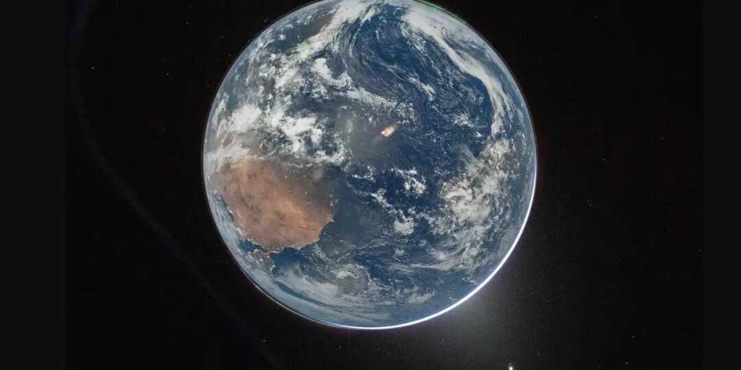 NASA опубликовала первый за 54 года снимок Земли с пилотируемой миссии на пути к Луне