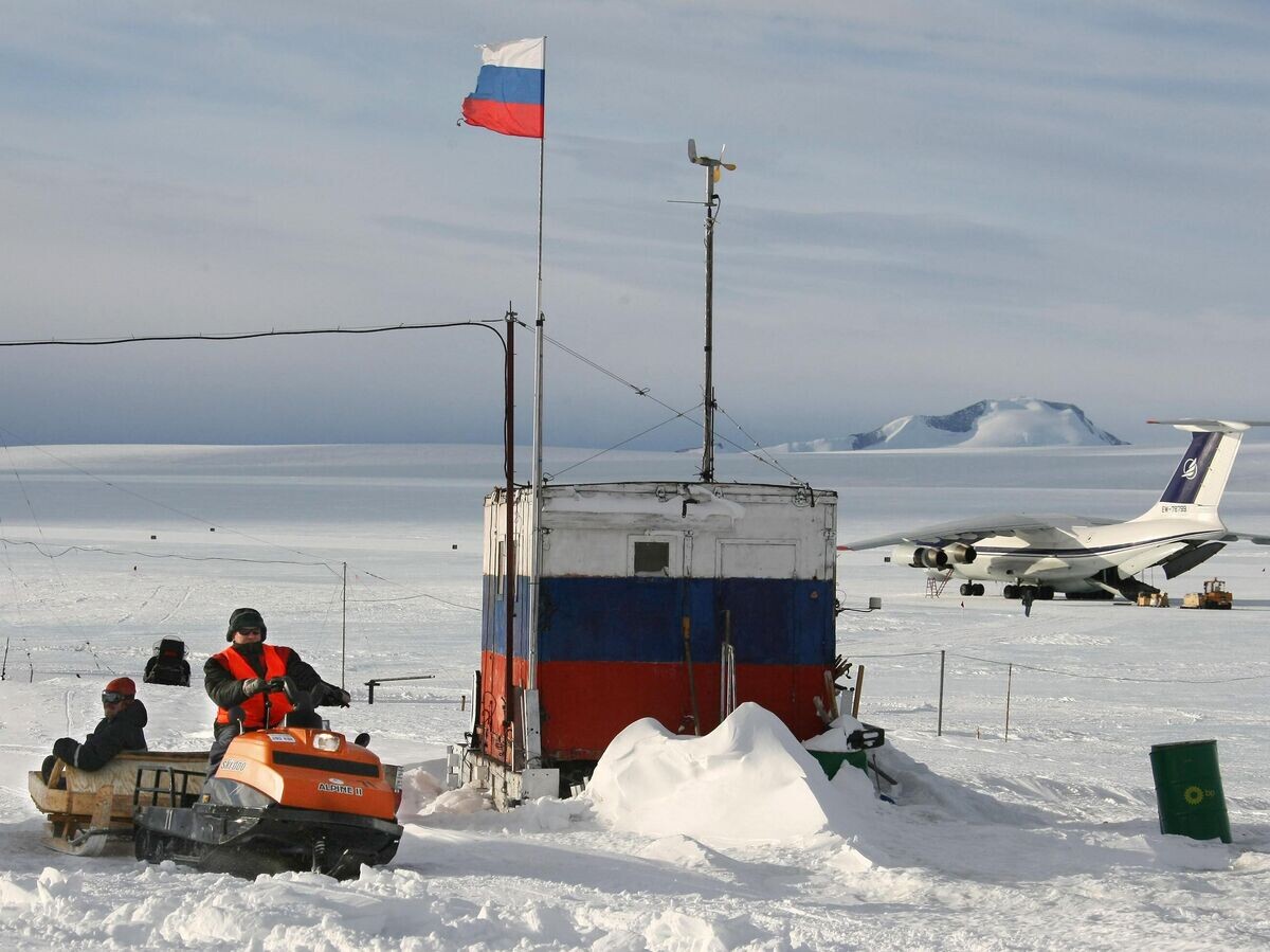    На аэродромной базе российской научной станции "Новолазаревская" в Антарктиде | © РИА Новости / Алексей Никольский