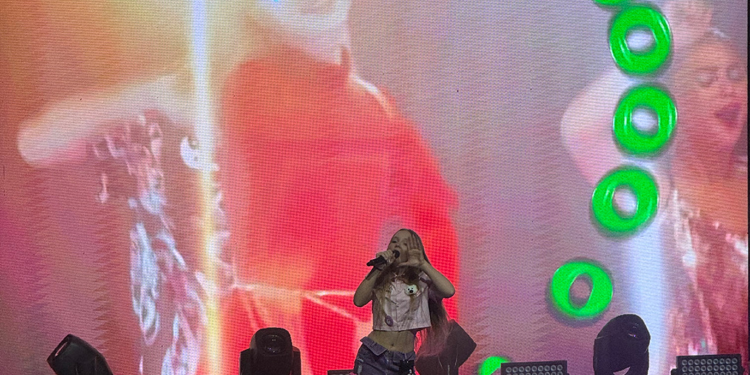 Сигма бой вживую: как выглядит концерт, который хотели запретить в Европе и почему фото с детской звездой стоит дороже билета