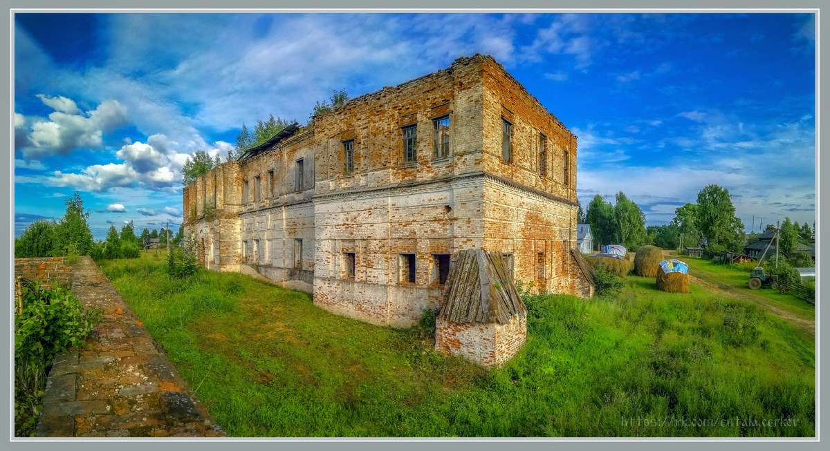 Прорезая пространство и время,
Храм плывет до заветной черты.
Когда люди восстанут из тлена,
Когда Бог начинает суды..