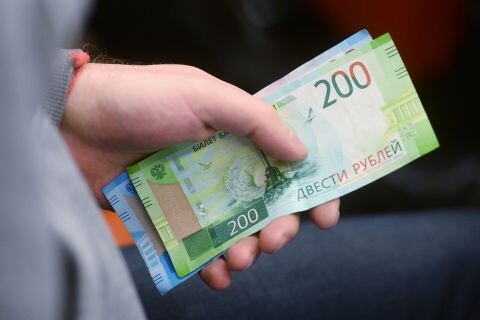 Россиянам советуют запасаться наличными: в чём дело