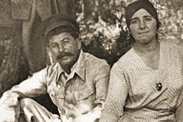 Иосиф Сталин и Кира Аллилуева‑Политковская / «Эксмо-АСТ»   📷