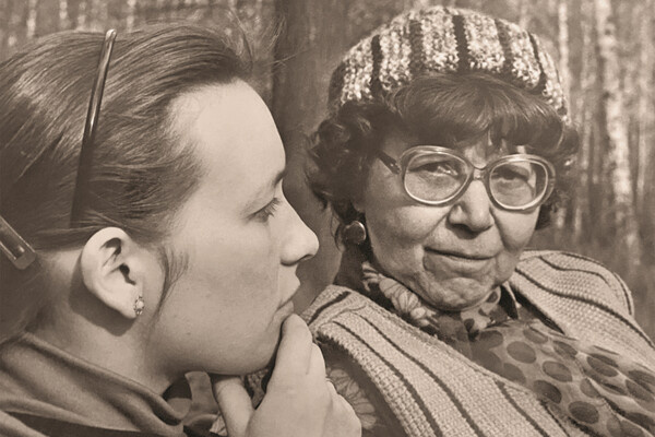    Кира Аллилуева‑Политковская — справа / «Эксмо АСТ»