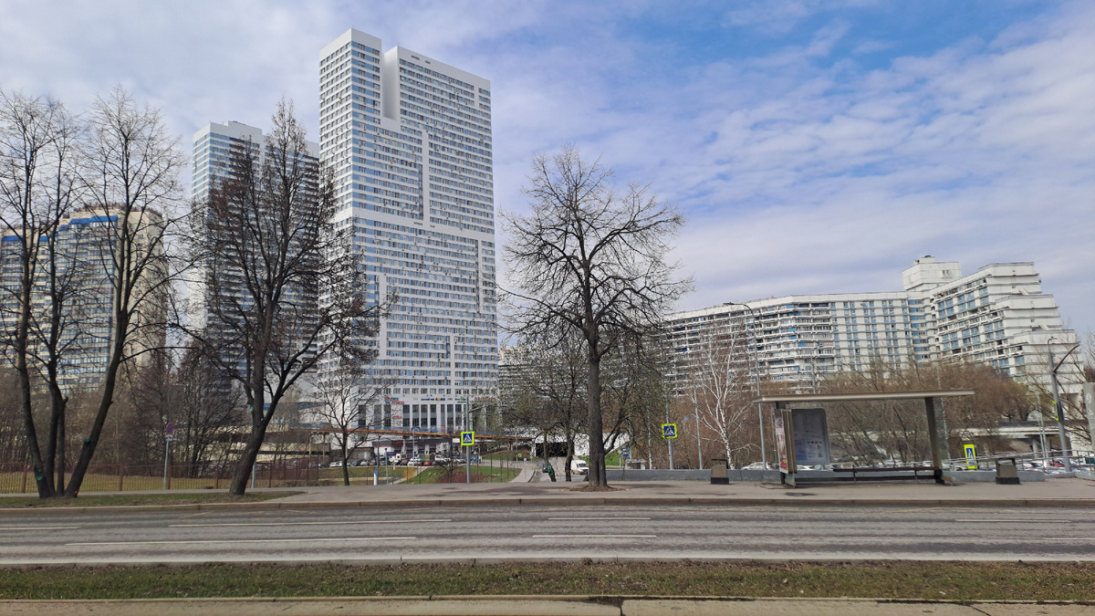 Это уже на обратном пути. Вид с остановки.