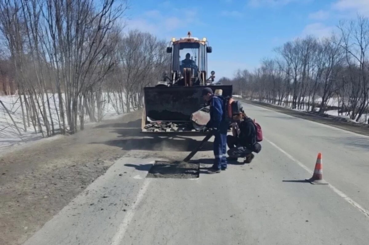    На трассе Долинск – Быков приступили к ямочному ремонту
