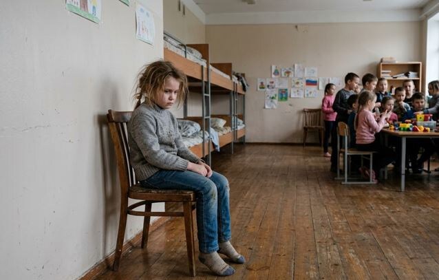 Женщина взяла под опеку немую девочку и только через годы поняла, чьего ребёнка спасла