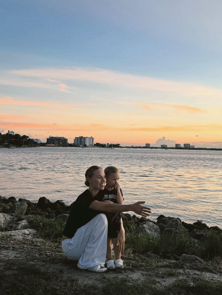    Карина Филимонова с сыном. Фото: Инстаграм (запрещен в РФ) @k.anreal