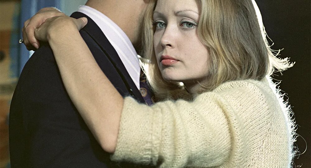 "19-летняя Жанна питала слабость к мужчинам за сорок, а главным критерием для нее служили... хорошо сидящие панталоны": Жанна Болотова