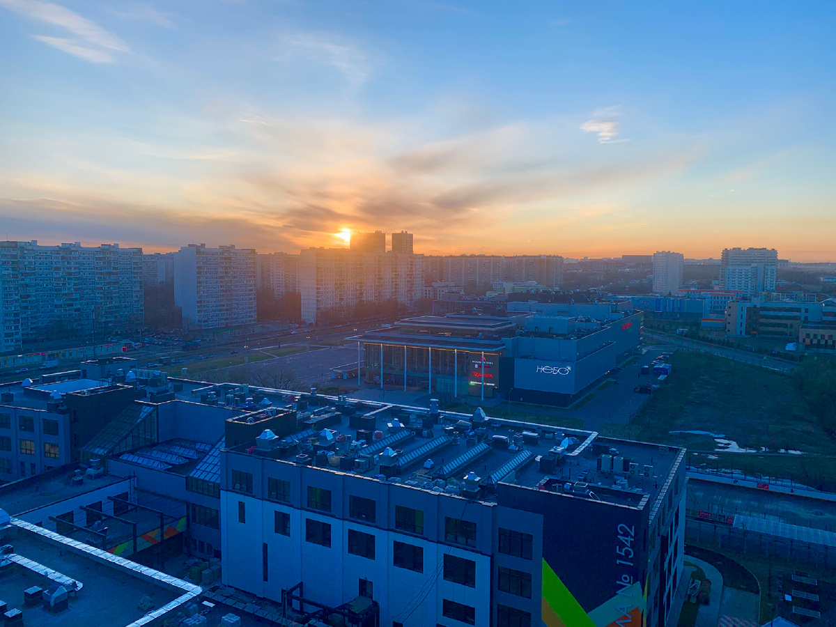 Под этим фото, которое снимала в 6 утра хочется поместить стихи Сергея Есенина-ВОСХОД  СОЛНЦА.