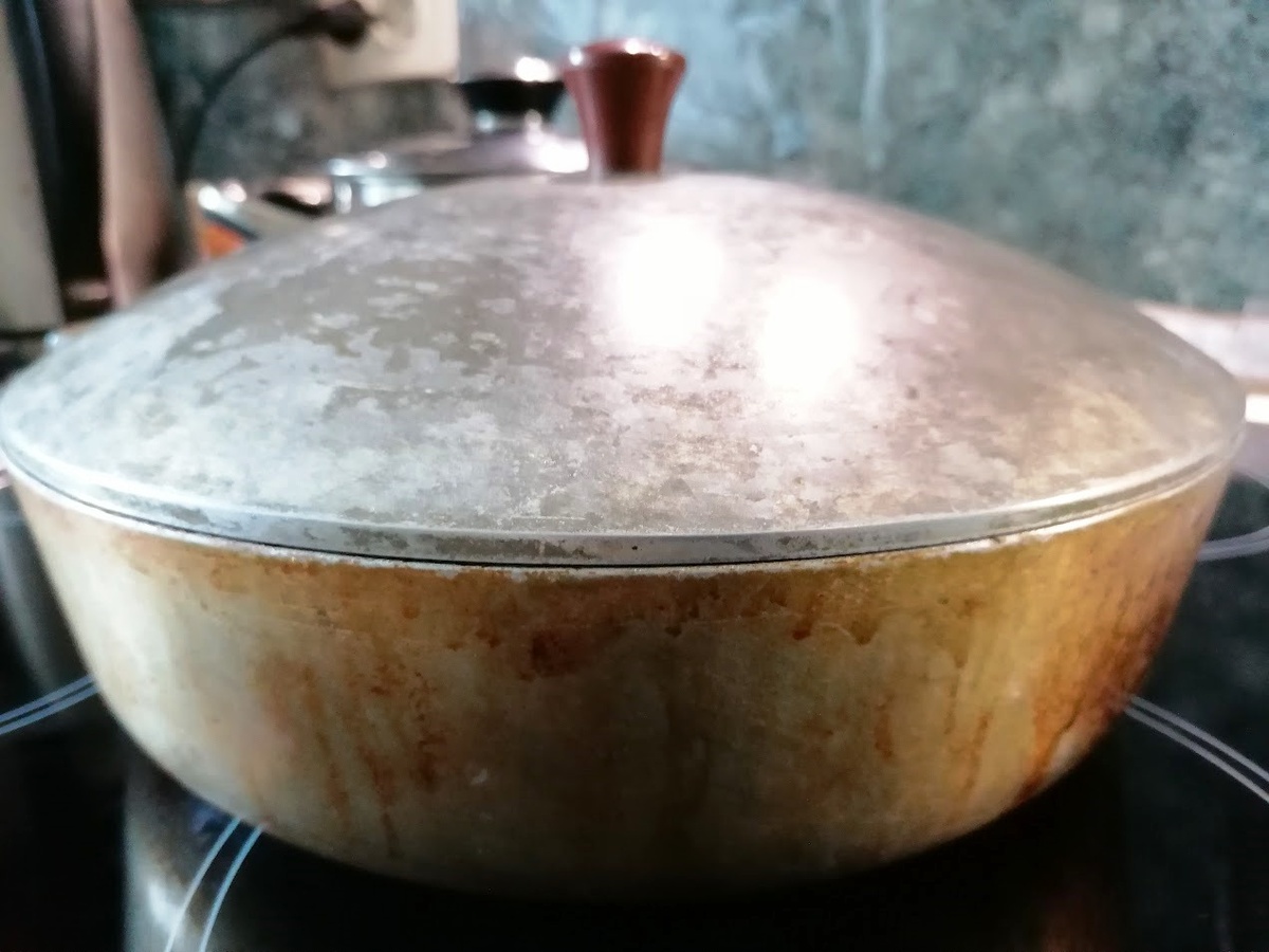 Сотейник из литого алюминия, лет 10 ему. Фото автора