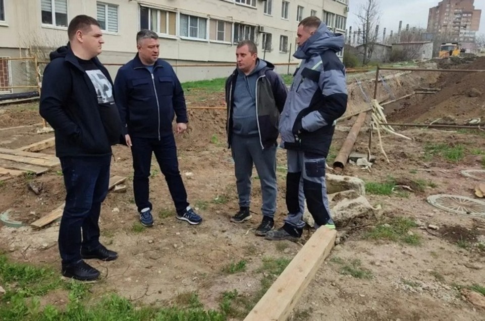    В Мариуполе меняют магистральный трубопровод диаметром 530 мм от котельной «Западная». Фото: «Донбасстеплоэнерго»