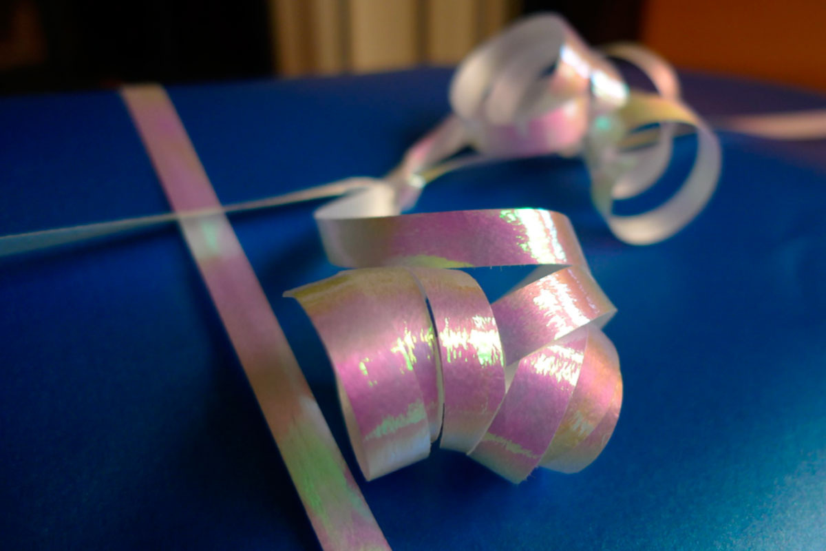 Вы даёте, чтобы не потерять лицо. Принимаете, чтобы не начать войну. Отдариваетесь, потому что чувствуете долг