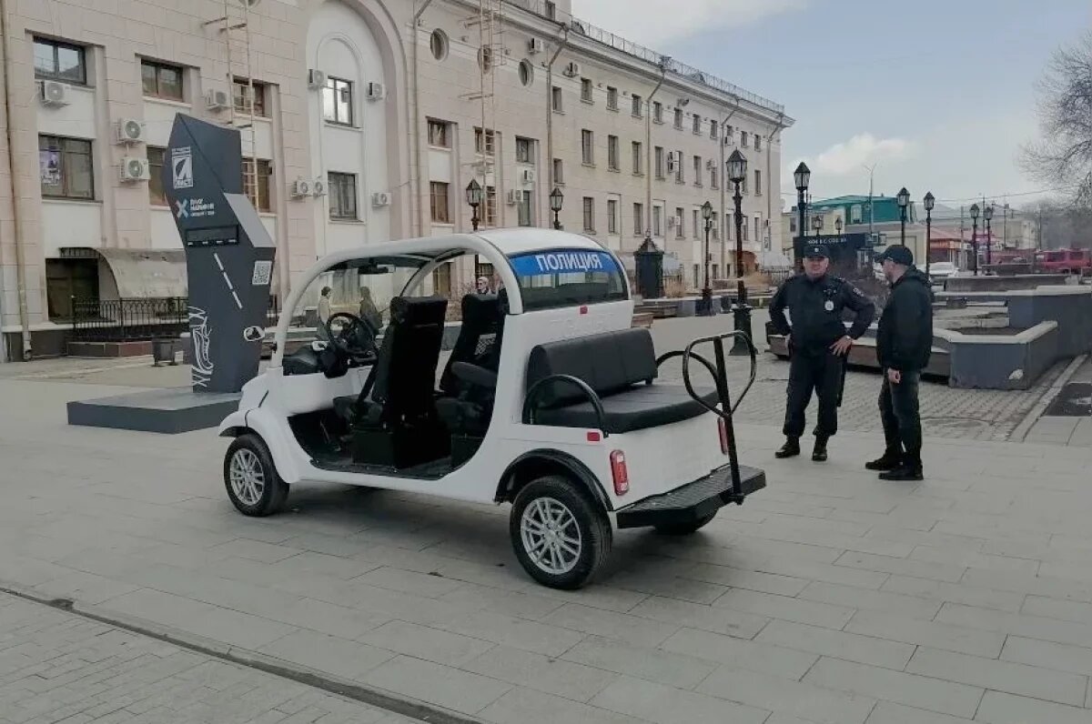    Полицейских Оренбурга посадили на дорогие и забавные электромобильчики