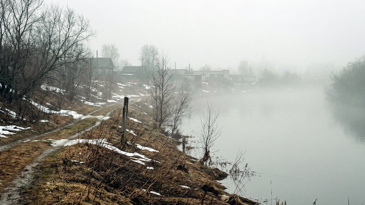 Река дышит. Тяжело, как старый человек после подъёма по лестнице.