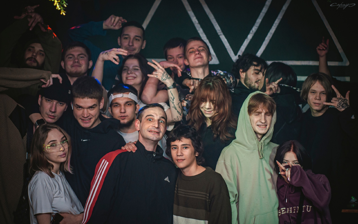 Выставка в баре ОСНОВАНИЕ (Фото Спрау)