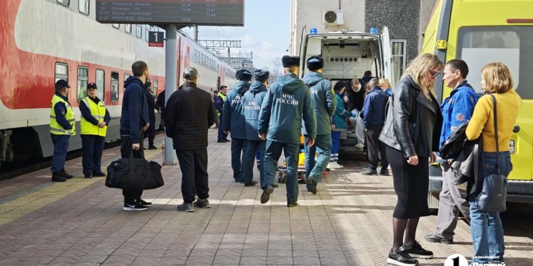 «Боялся, что снова падаем»: пережившие крушение дети из Златоуста приехали домой