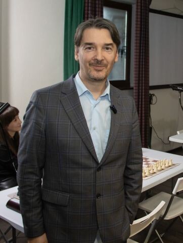 Самый Главный организатор данного Действа 64-и Бело - Черных Полей & 32 Фигур -- Машенька Фоминых!
