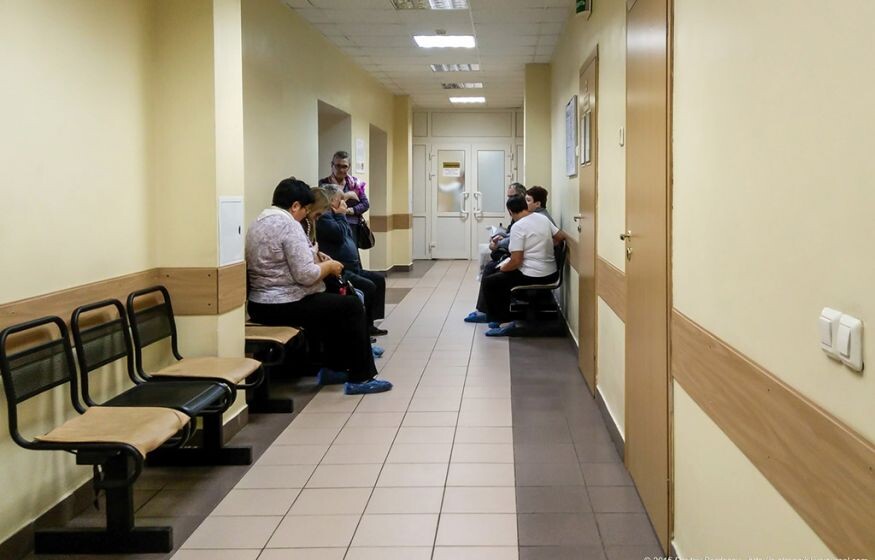    Беспредел в медицине. В уральской поликлинике осталась одна медсестра, а вместо терапевта принимает фельдшер