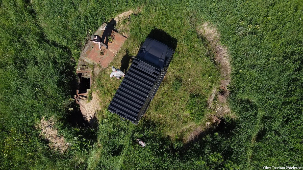 
крышка шахты УР100 © deletant