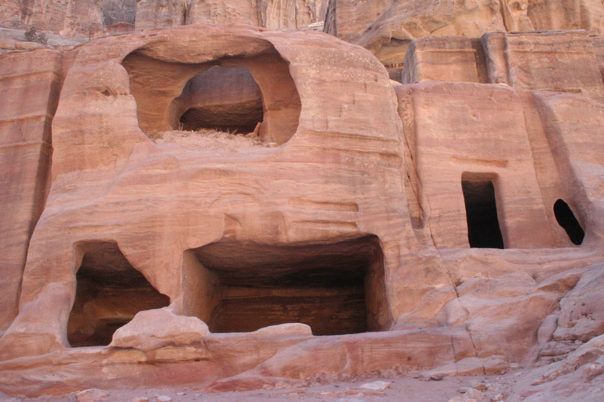 Очень похоже на пещерные города в Крыму