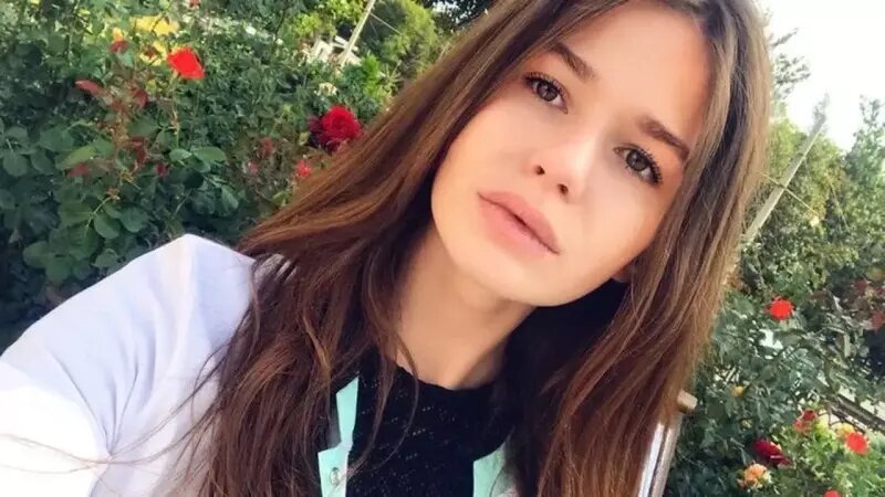 Скорбь по любимому не утихла: как живет любовница Романа Старовойта, покончившего жизнь самоубийством