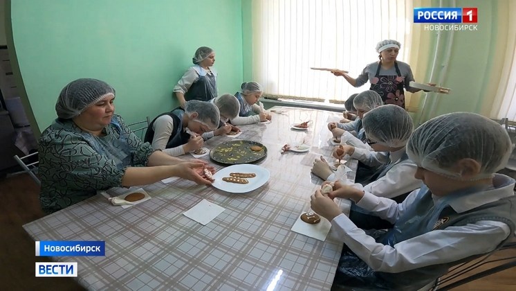 В православной гимназии Новосибирска школьники приготовили угощения для бойцов СВО
