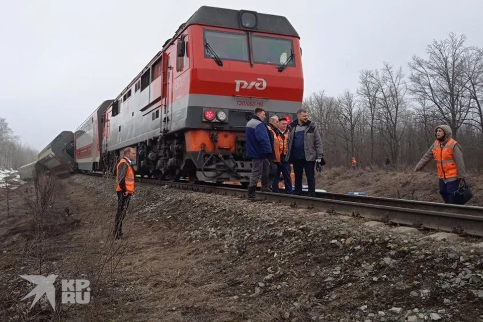    Ульяновские медики и экстренные службы оперативно помогли пострадавшим пассажирам поезда Москва-Челябинск Дмитрий СИЛЬНОВ