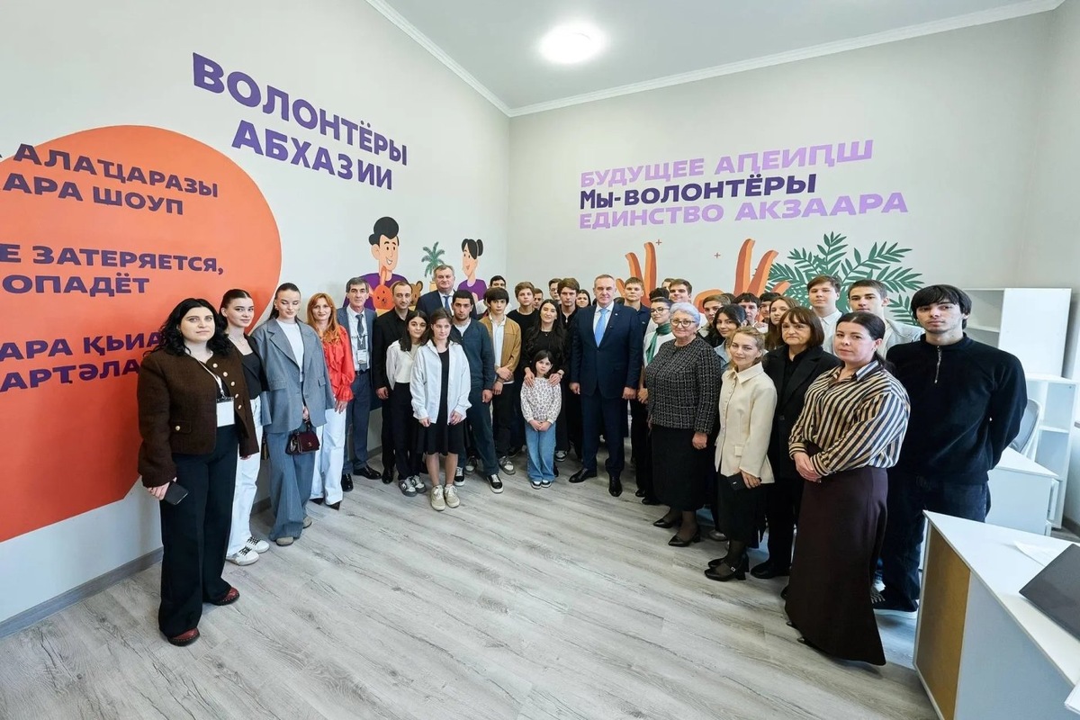    Волонтеры Югры поделились опытом с участниками первого Волонтерского центра в Сухуме