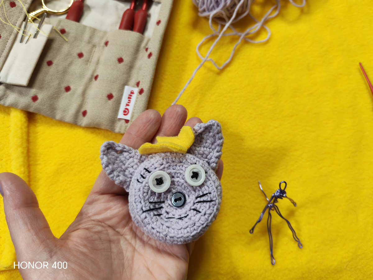 В галерее картинка игрушки (из свободных интернет-источников). Вязала, ориентируясь на неё.