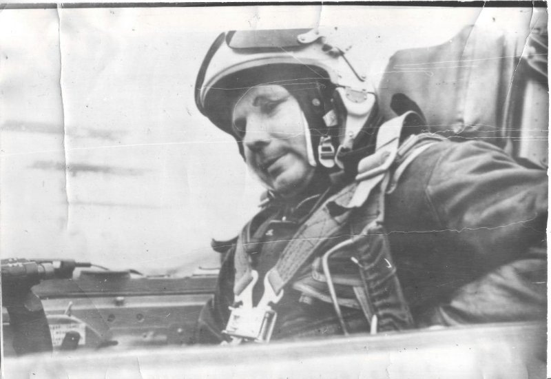 Гагарин Ю.А. в кабине самолета МиГ-15УТИ. / Мемориальный музей космонавтики / goskatalog.ru