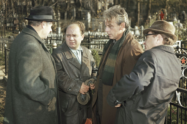 Слева направо: Анатолий Папанов в роли Николая Дубинского, Евгений Леонов в роли Вани, Всеволод Сафонов в роли Леши и Алексей Глазырин в роли Харламова в фильме «Белорусский вокзал» / РИА Новости   📷