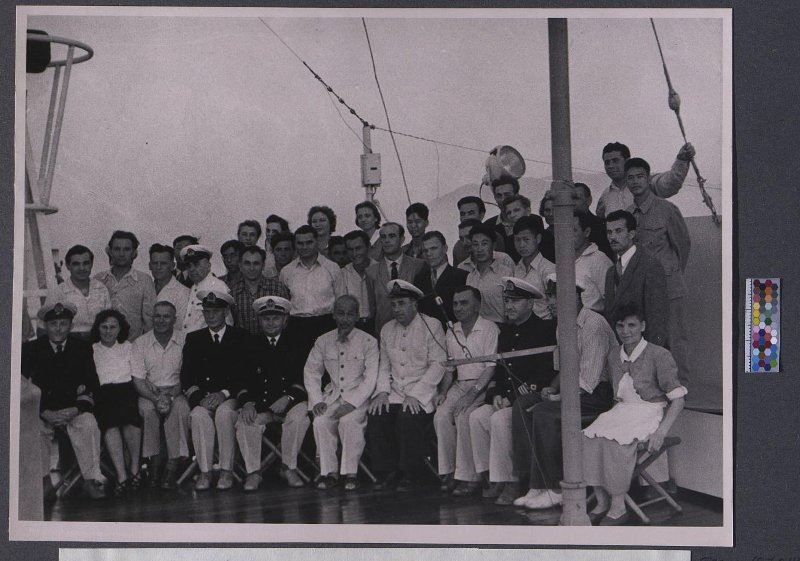 Визит Хо Ши Мина в СССР. Хо Ши Мин вместе с моряками парохода "Адмирал Нахимов" / Государственный исторический музей / goskatalog.ru