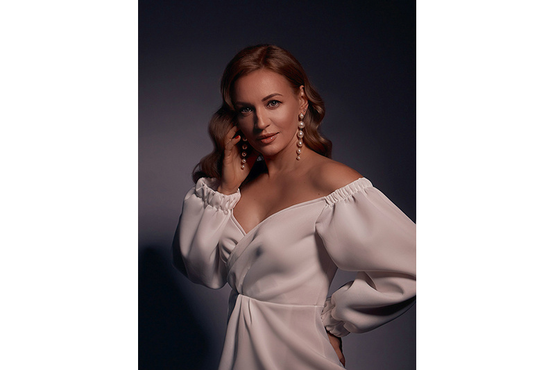 Музыка — это способ понять себя. Биография певицы и продюсера Елены Колягиной (Ellena)