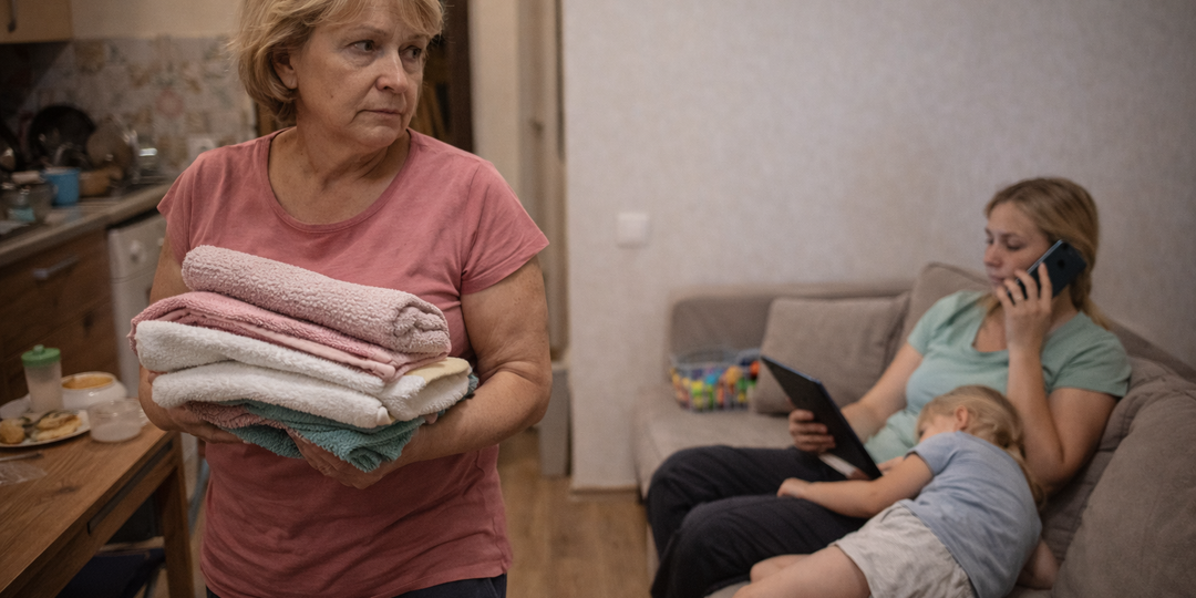 Мне 59. Дочь позвала меня после операции "на пару недель", а через два месяца я поняла: в этой квартире я не мама, а бесплатная смена
