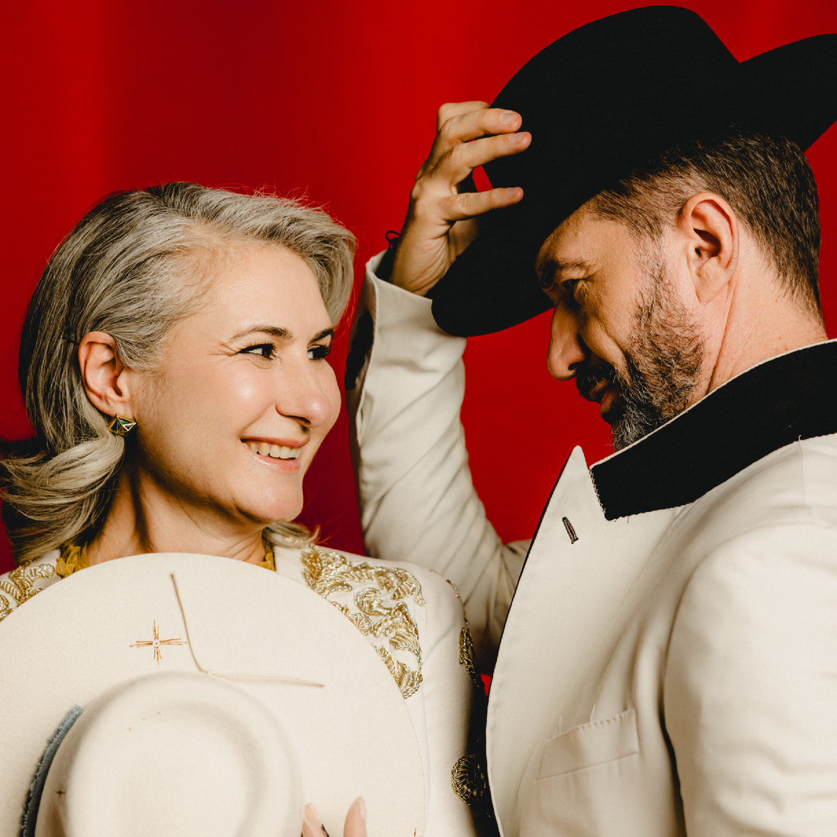 Станислав Сидоров и Хестанова Тамара — авторы и преподаватели курса «Практическая акупунктура» со стажем более 27 лет в лечении иглами.