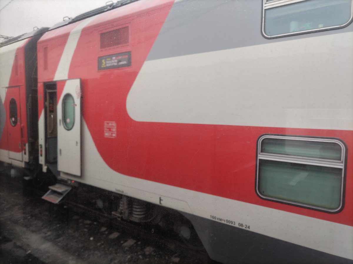 В нашем депо увидела двухэтажный состав по маршруту Самара - Волгоград 