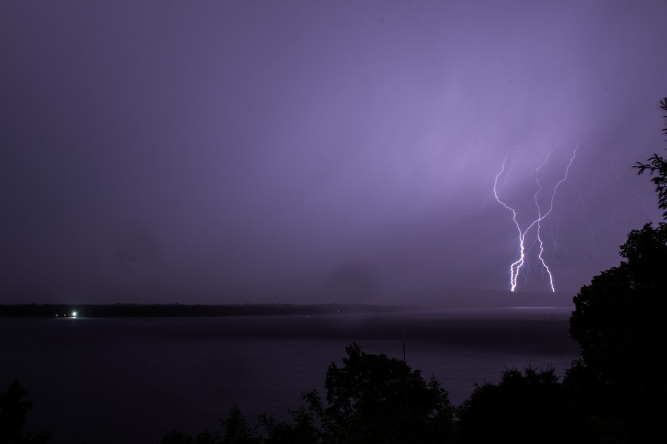    Грозы может принести атлантический циклон, который надвигается на Самарскую область. Ксения ТИМОФЕЕВА