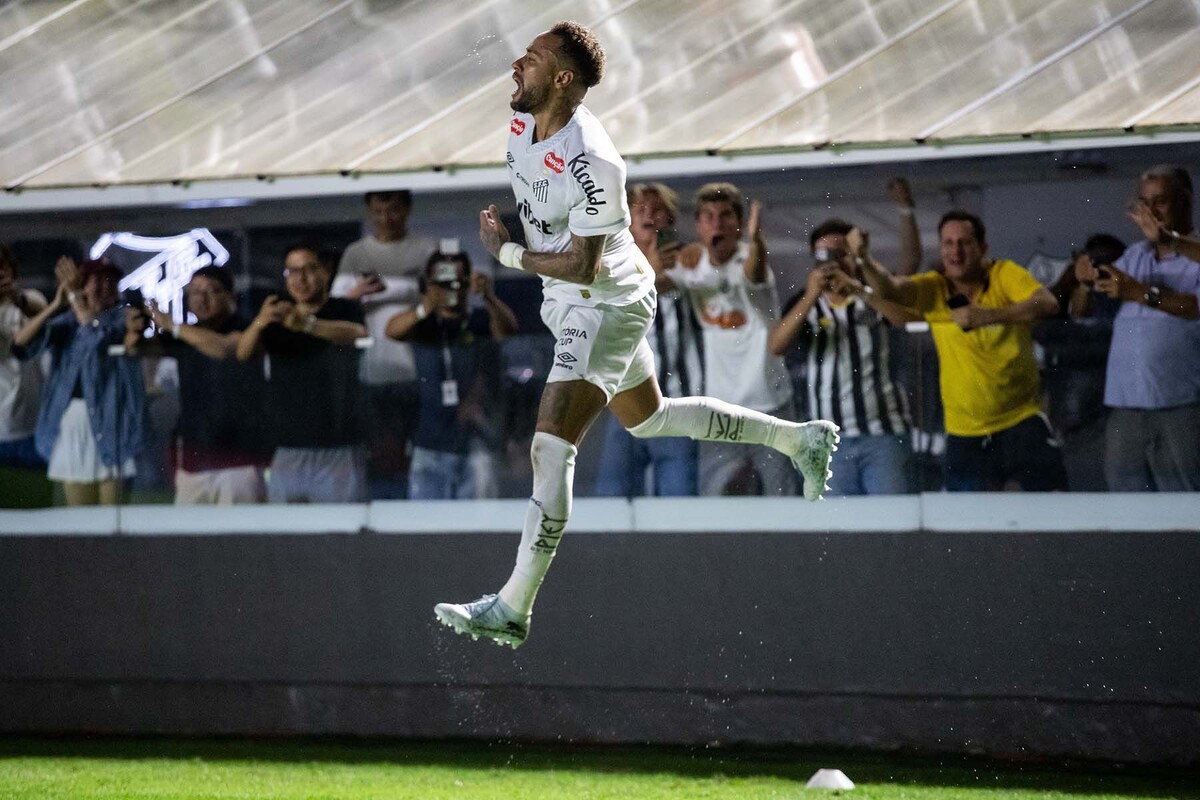  Нападающий «Сантоса» Неймар. © Rodilei Morais, Zuma / TASS