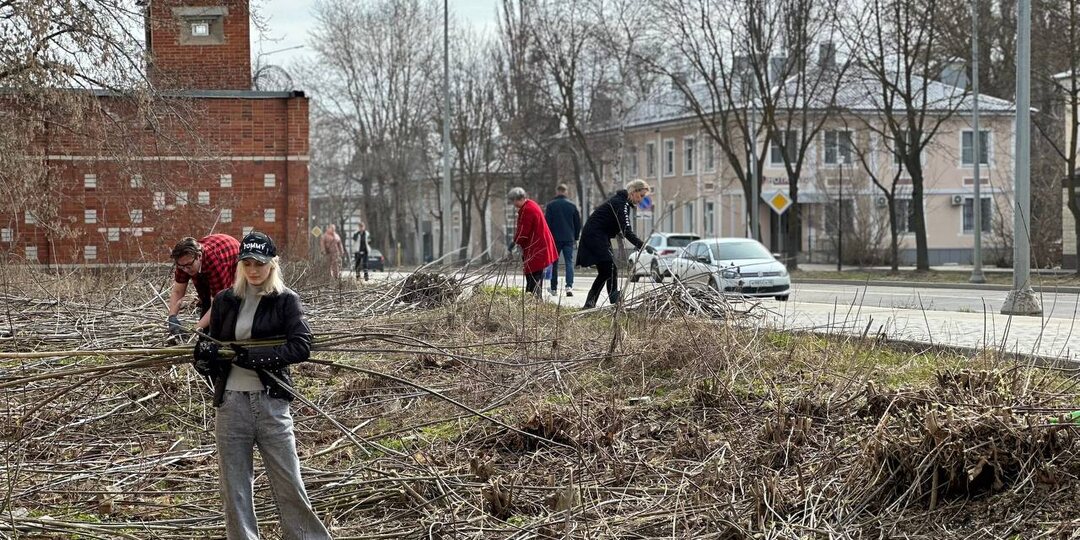 Елец чистят на субботниках, а Липецк – на четвержниках