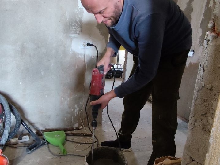 Раствор гидроизоляции готов! А вообще в каждой квартире конечно должна быть такая обработка