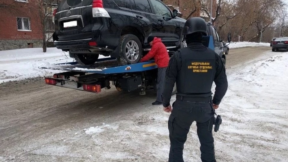 Судебные приставы Иркутска конфисковали у водителя Toyota Land Cruiser