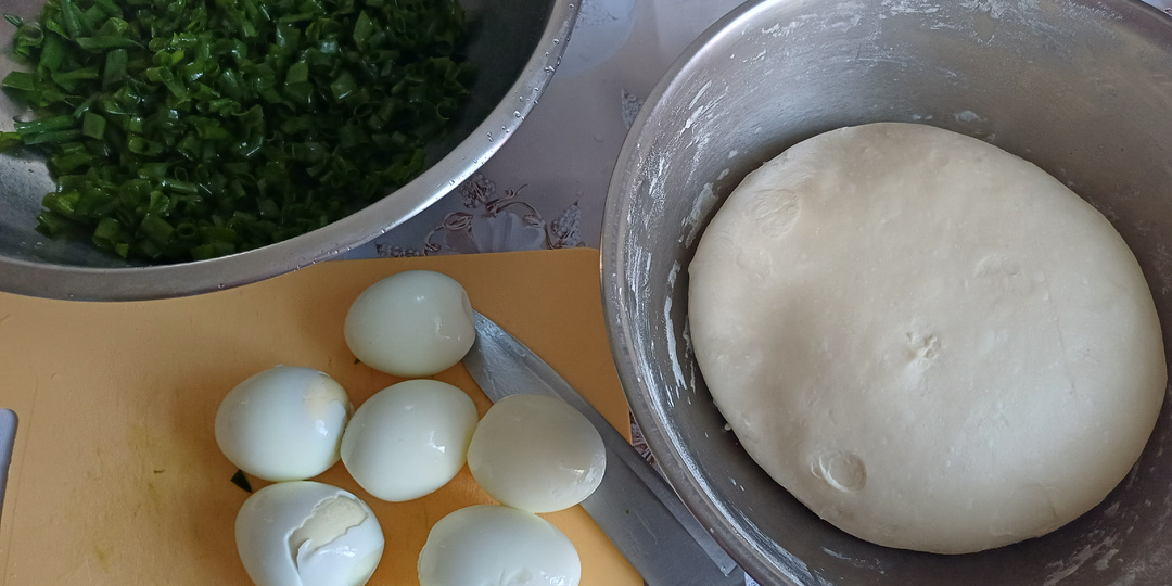 Рецепт: Пирожки с луком и яйцом жареные