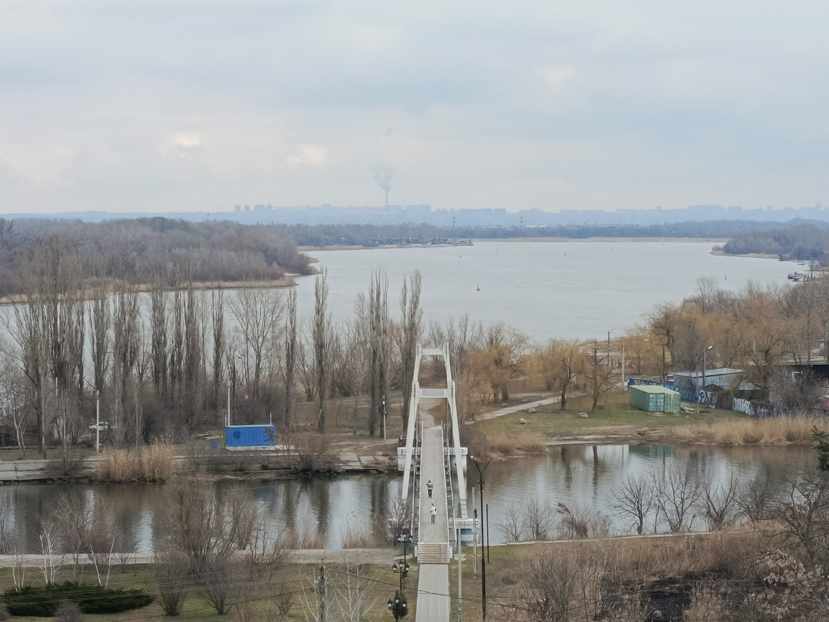 Слияние двух рек Азовка и Дон.