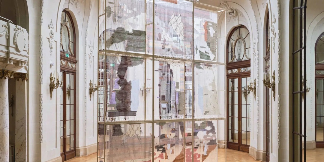 Завораживающие тканные инсталляции Элиз Перуа