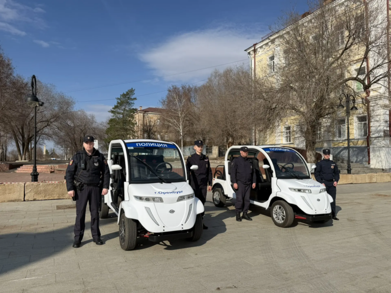    В Оренбурге полицейские пересели на электрокары для патрулирования Оренбуржье