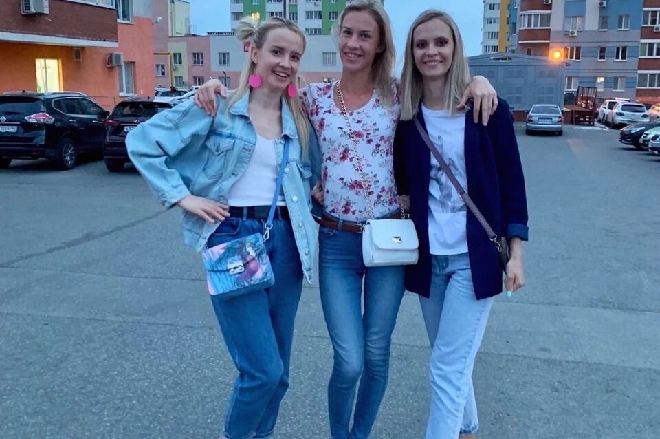 Екатерина (в центре) с сестрами