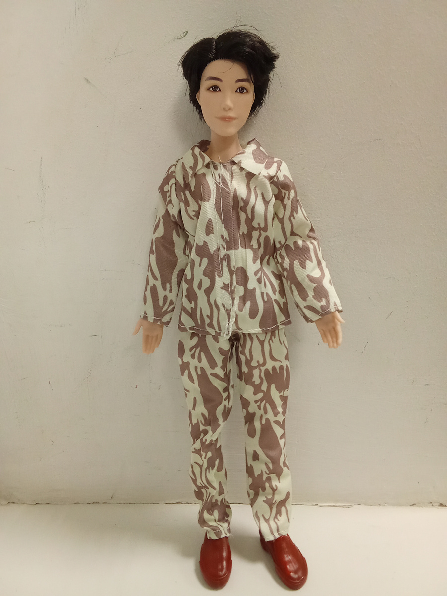 -А это что такое? Я похож на сбежавшего психа. А мне сегодня с Алисой на свидание идти. В этом?!